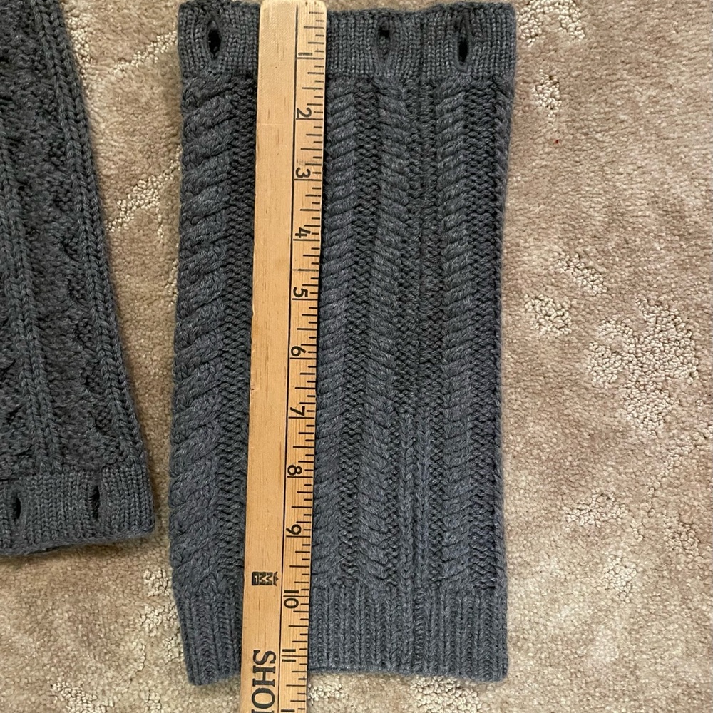 UGG Dark Gray Cable Knit Leg Warmers - Picture 2 of 3